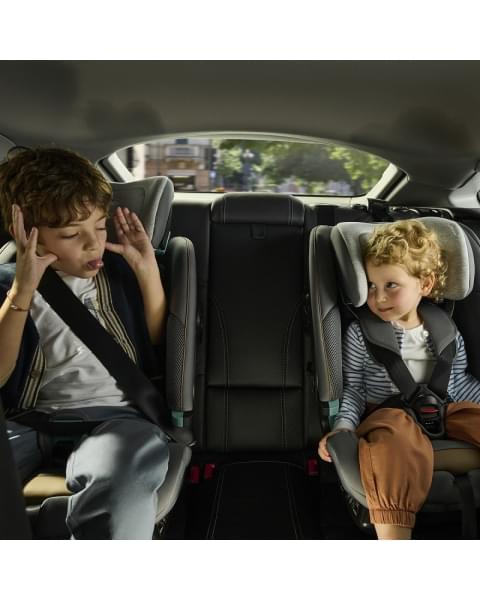 Автокресло детское Chicco Seat&Go I-Size (15-36 кг), Posh Black (Черный)