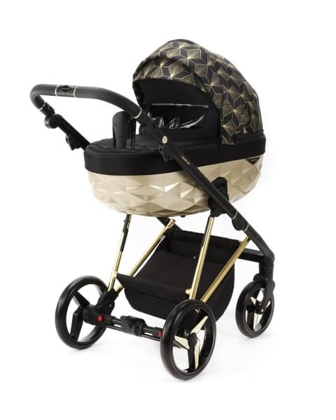 Детская коляска Adamex Quantum Star 2 в 1 Q-STAR58 (ЧЕРНЫЙ+ЗОЛОТОЙ ОРНАМЕНТ+ЗОЛОТО ДНО+ЗОЛОТО РАМА)