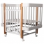 Кровать детская INDIGO Tiny (ложе 100х70, закругленные углы, продольный маятник + колеса) массив б (белый-натуральный)