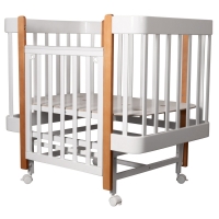 Кровать детская INDIGO Tiny (ложе 100х70, закругленные углы, продольный маятник + колеса) массив б (белый-натуральный)